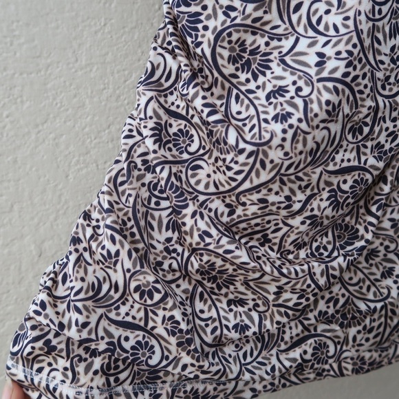 Athleta Aqualuxe Batik Floral Tankini Swim Top Bra-Sized Pool Resort Swimsuit - Picture 4 of 8